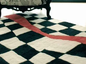 Tappeto moderno con disegno geometrico in bianco e nero e striscia colorata Burano 03 di Sartori Rugs