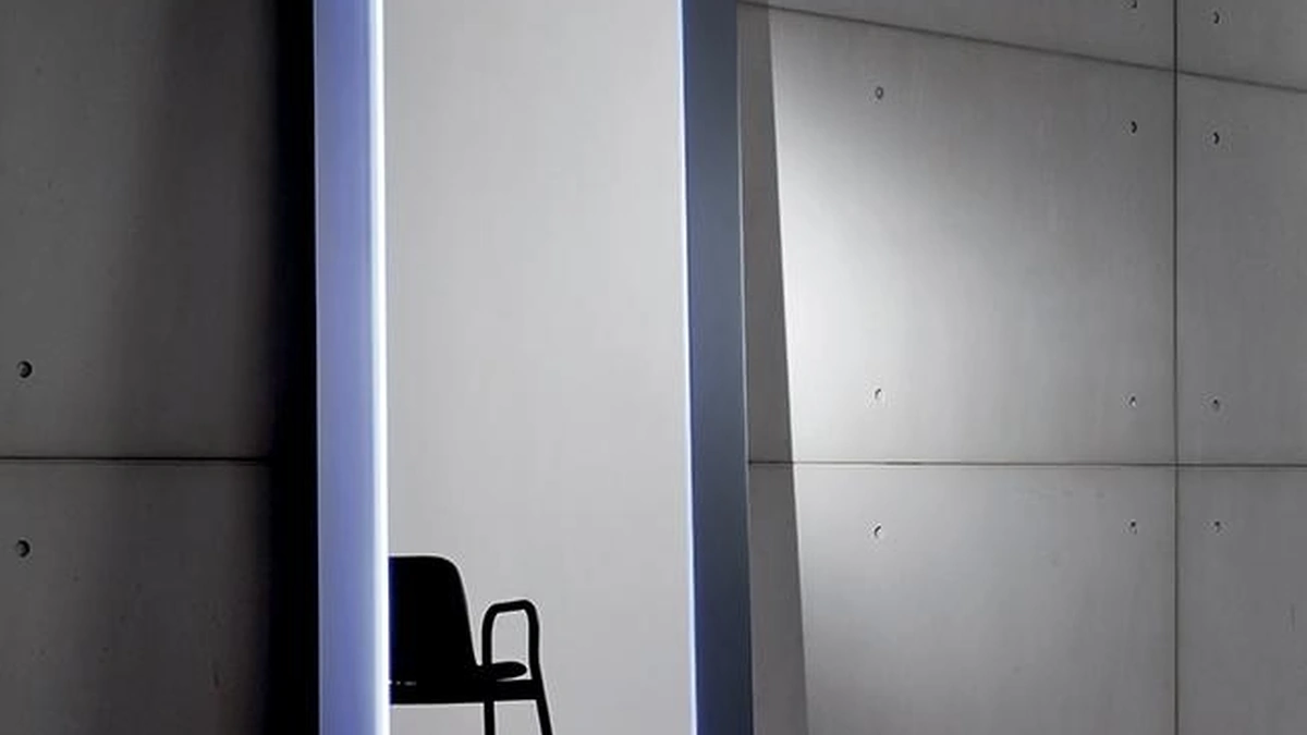 Specchiera da terra Denver Up con cornice in vetro acidato di Sovet