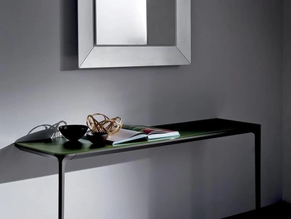 Specchio quadrato Denver Up sollevato rispetto alla cornice in vetro acidato di Sovet