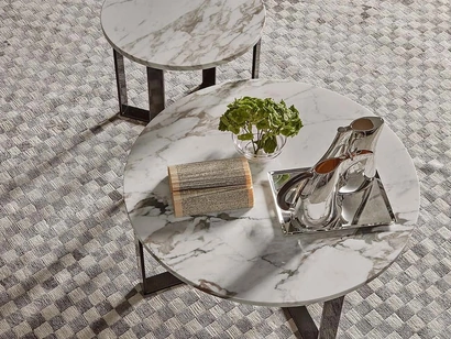 Tavolino rotondo con top in marmo Gatwick di Rosini Divani