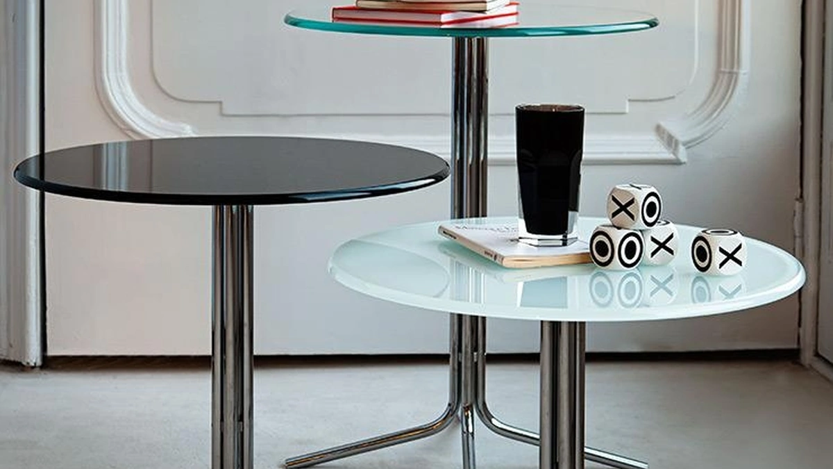 Tavolini Genius con top rotondo in vetro e base in metallo di Sovet