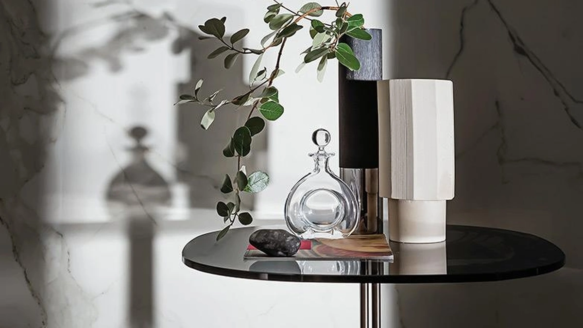 Tavolini Genius con top in vetro e base in metallo di Sovet