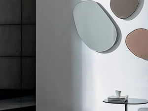 Specchio irregolare che può essere ruotato Gocce di Rugiada in vetro extrachiaro, bronzo o fumé di Sovet