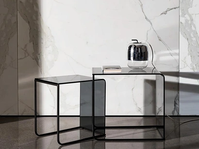 Tavolini Nido in vetro curvato con struttura in metallo di Sovet