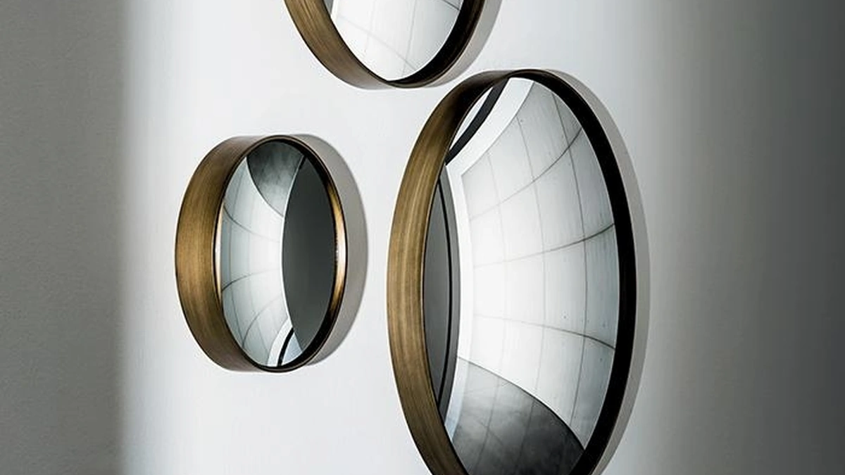 Specchio Sail con cornice in metallo laccato finitura ottone brunito di Sovet