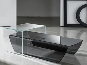 Tavolino di design Taky in vetro curvo trasparente extrachiaro o fumé di Sovet