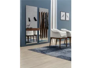 Specchio con appendiabiti o piano di appoggio in legno Alicante di Tonin Casa