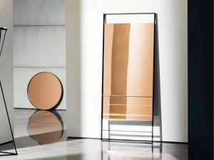 Specchiera da terra rettangolare con struttura in metallo laccato Visual di Sovet