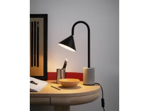 Lampada da tavolo in metallo laccato con basamento in calcestruzzo Ozz Desk di Miniforms