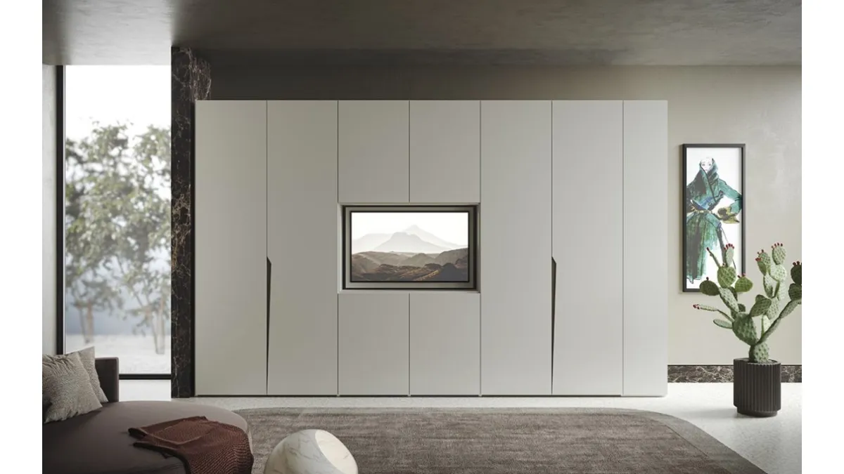 Armadio Ante Battenti 05 laccato bianco cenere opaco con pannello centrale orientabile porta TV di Morassutti
