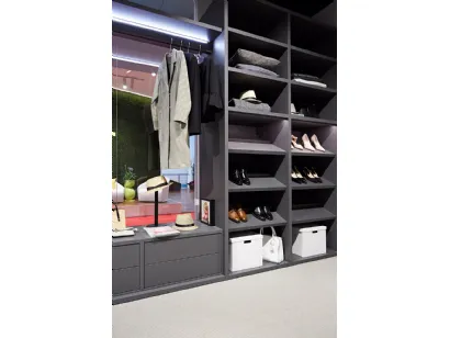 Cabina Armadio in melaminico grigio con struttura autoportante Tube di Erba