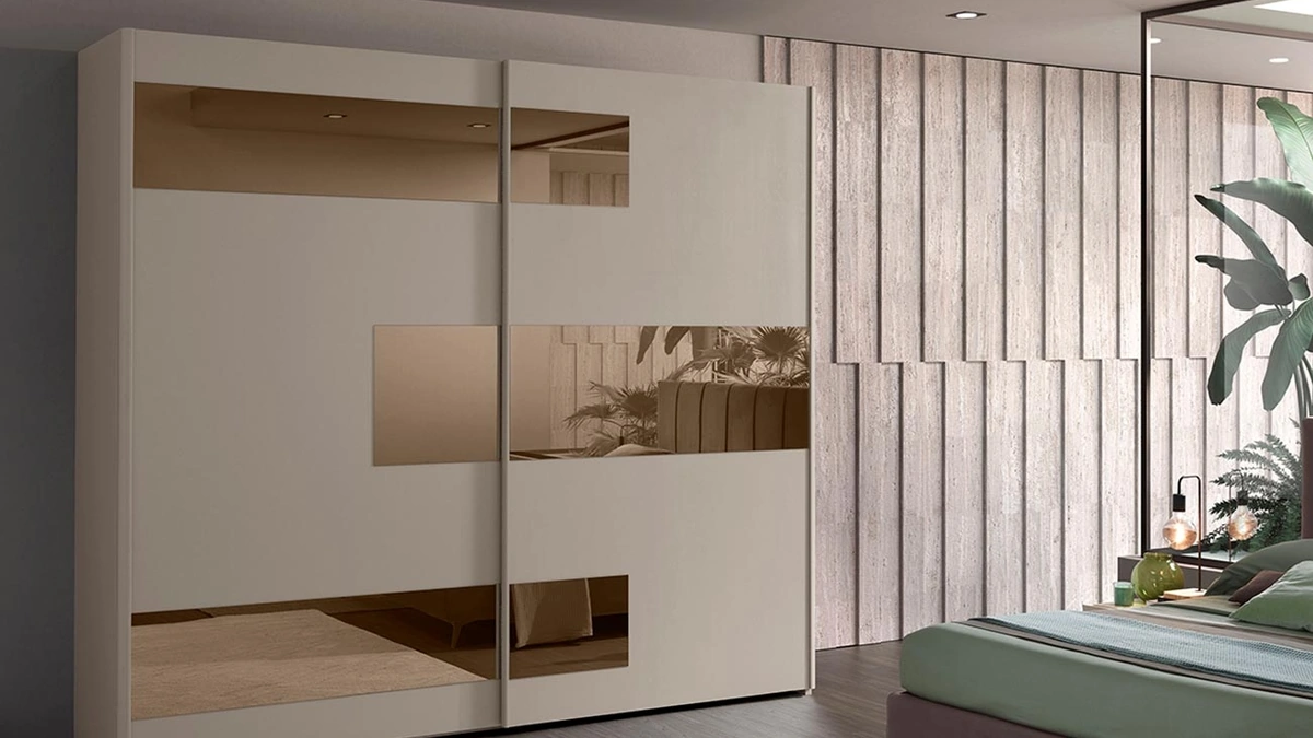 Armadio Linda Cachemire in laccato con inserti in vetro di Mobil Più