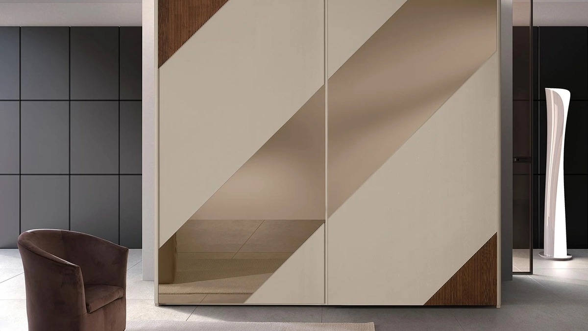 Armadio Linda Cachemire in laccato con inserti in vetro e legno di Mobil Più