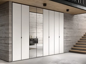 Armadio con ante battenti laccato con specchio centrale Filo GD1410 di Abitare Mobilstella