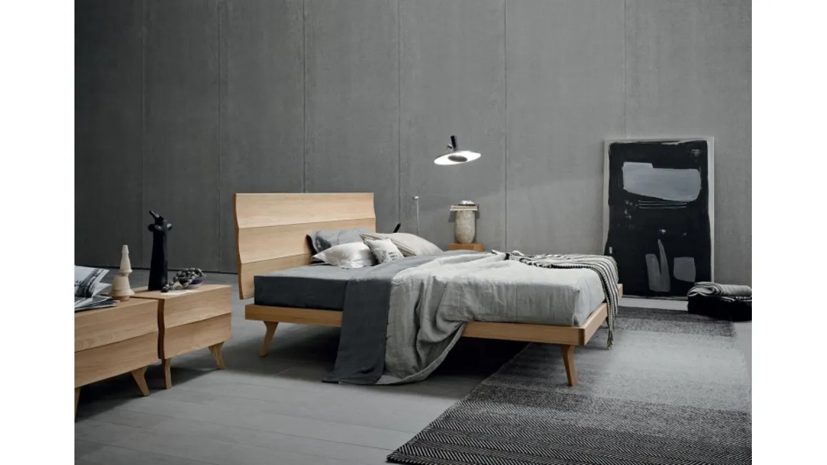 Comodino Icaro in legno con top in marmo di Ballancin