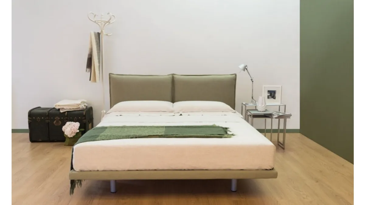 Letto con testiera imbottita Diantha di Art Salotti