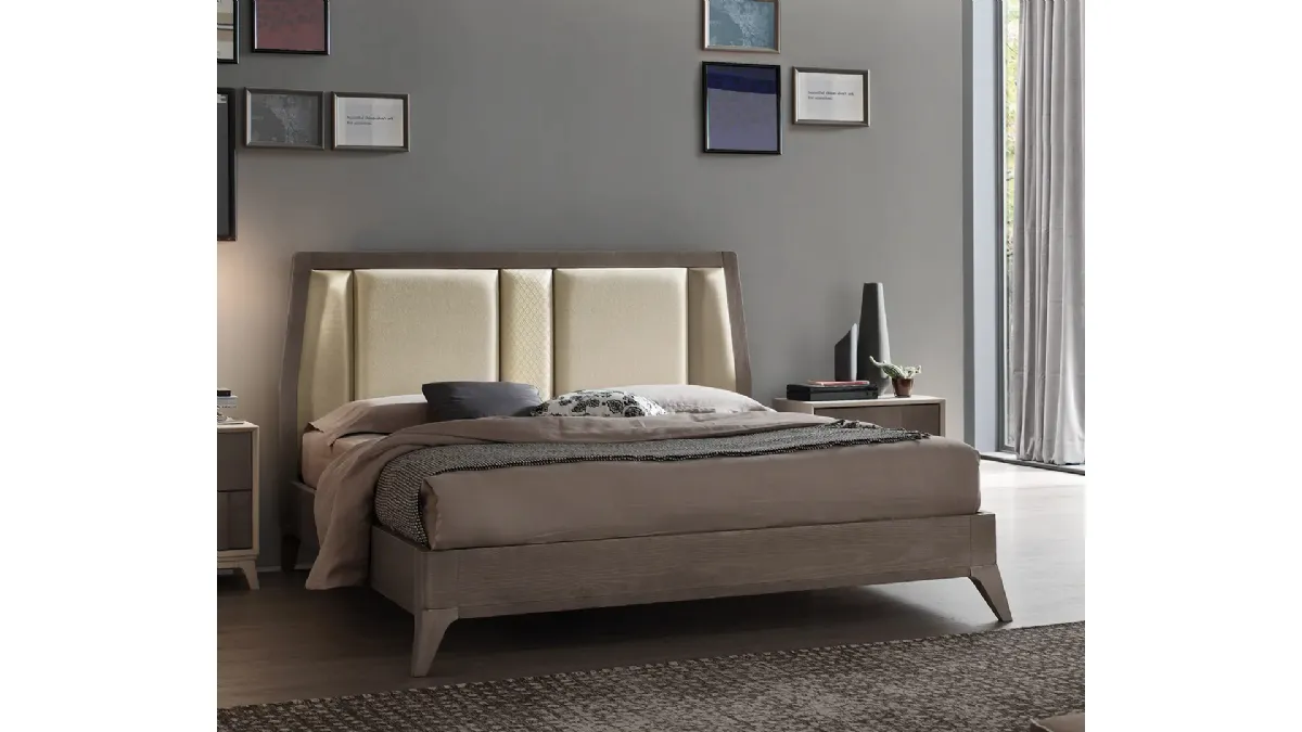 Letto Cardamomo in legno con testiera in tessuto di Le Fablier