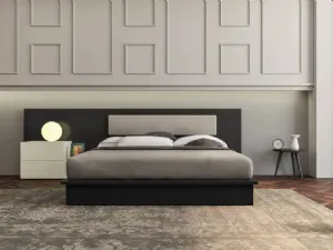 Letto con testiera alta in rovere Essential di Fratelli Mirandola
