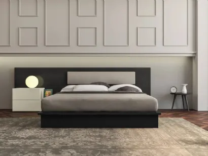 Letto con testiera alta in rovere Essential di Fratelli Mirandola