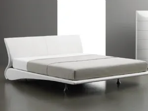 Letto matrimoniale di design in pelle con testiera ergonomica Volos di Majerna Letti