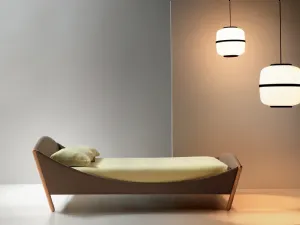 Letto con testiera in tessuto con piedini inclinati in legno Lullaby Modern di Noctis