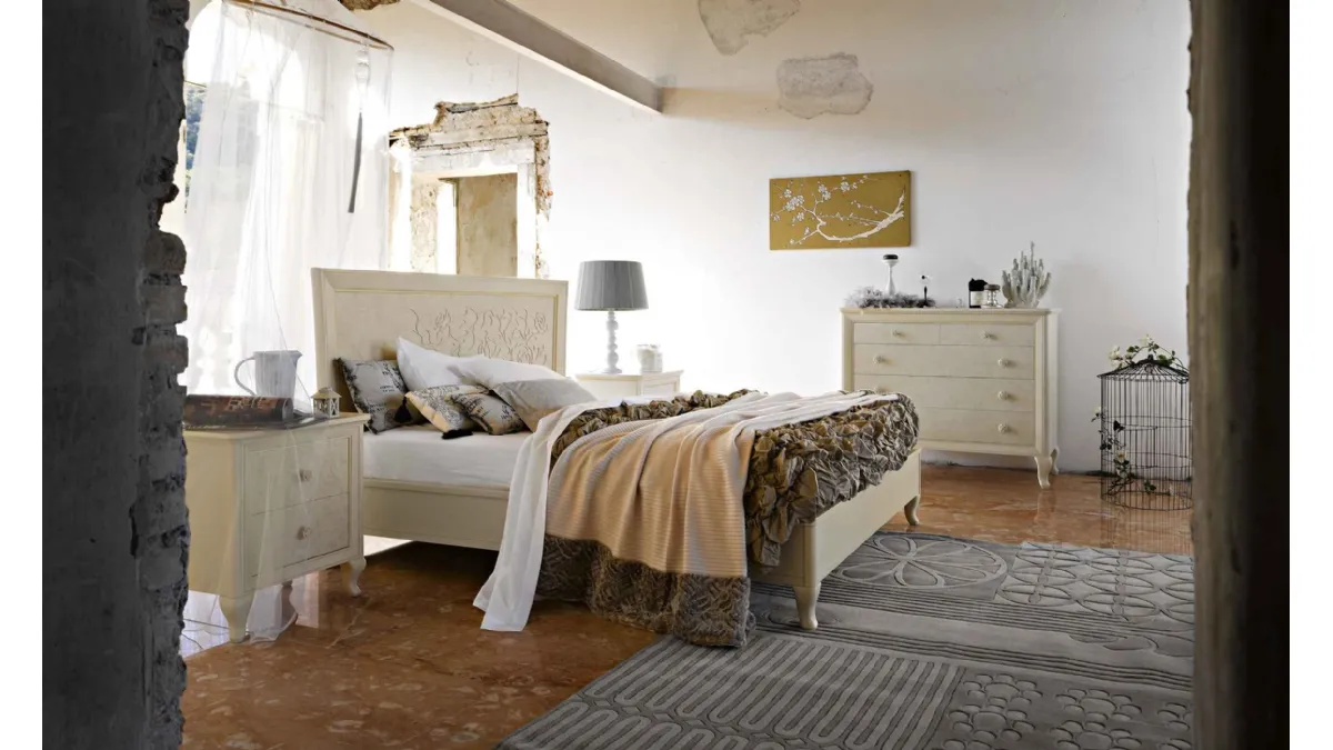 Letto in legno con testiera intagliata Rose di Ballancin