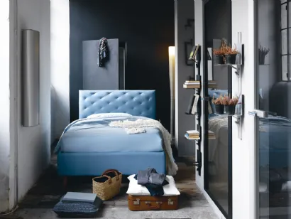 Letto in ecopelle con testiera capitonnè e contenitore So Ever di Noctis