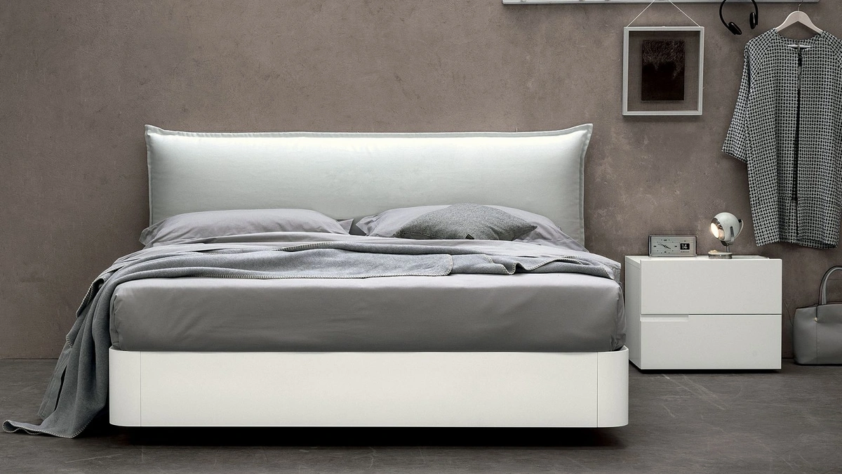 Letto in Rovere con testiera in tessuto imbottito Tender di Morassutti