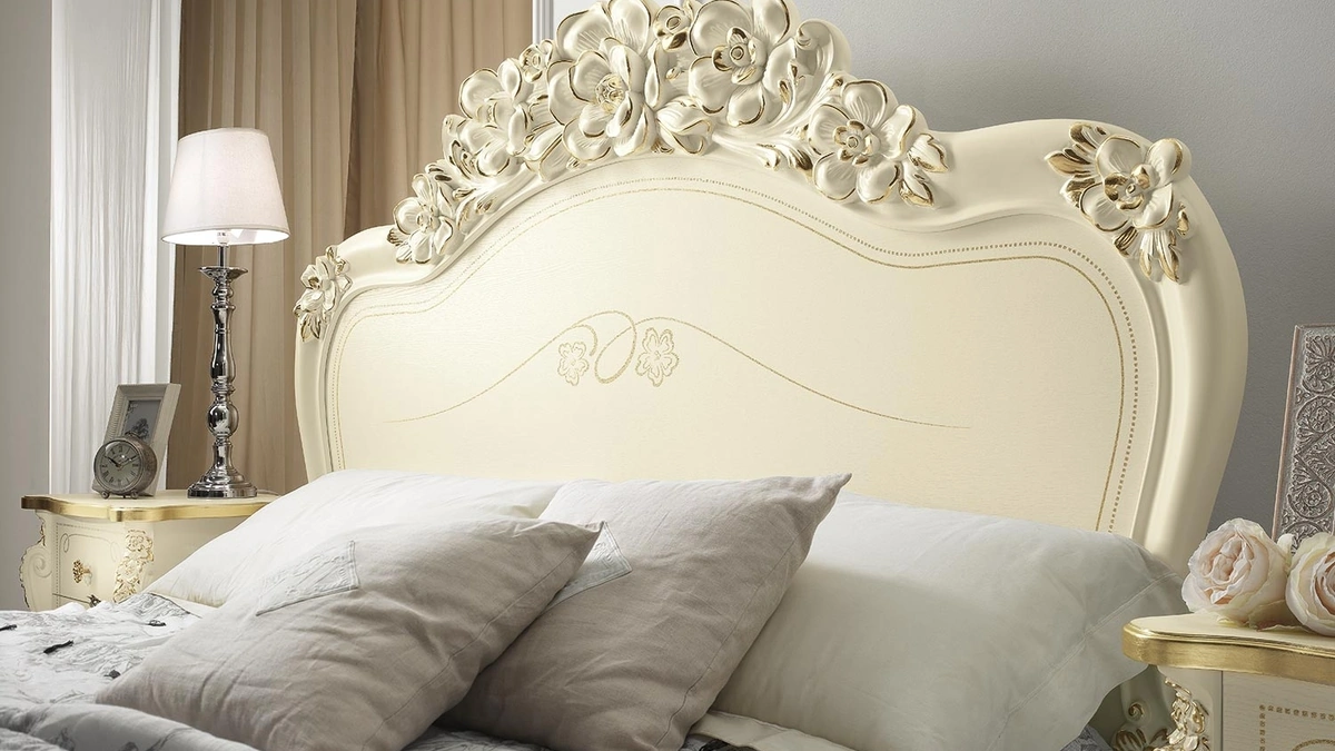 Letto Viola Luxor con testiera intarsiata e lavorata in foglia d'oro di Mobil Più