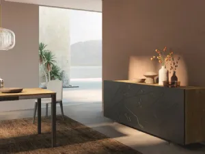 Madia Folium in legno laccato scuro con decoro floreale in tinta di Fratelli Mirandola