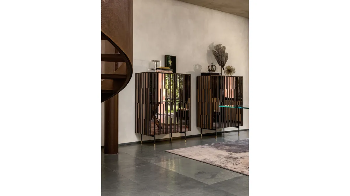 Madia Drops realizzata con gocce in legno massello applicate sulle ante effetto specchio bronzato di Tonin Casa