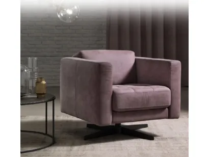 Poltroncina in tessuto imbottito con base in metallo Alfa di Franco Ferri