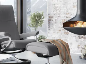 Poltrona relax raffinata e moderna dal design avvolgente in pelle imbottita Aura di Stressless