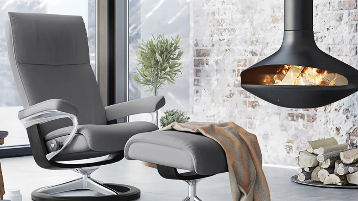 Poltrona relax raffinata e moderna dal design avvolgente in pelle imbottita Aura di Stressless