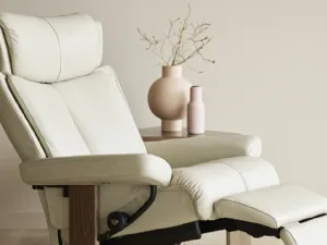 Poltrona relax dal design avvolgente in pelle Magic di Stressless