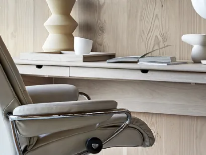 Poltrona Tokio in pelle imbottita con schienale basso di Stressless