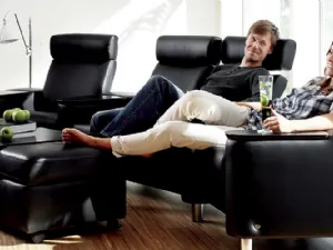 Divano relax lineare in pelle con schienali reclinabili e sedili regolabili Arion 19 A20 di Stressless