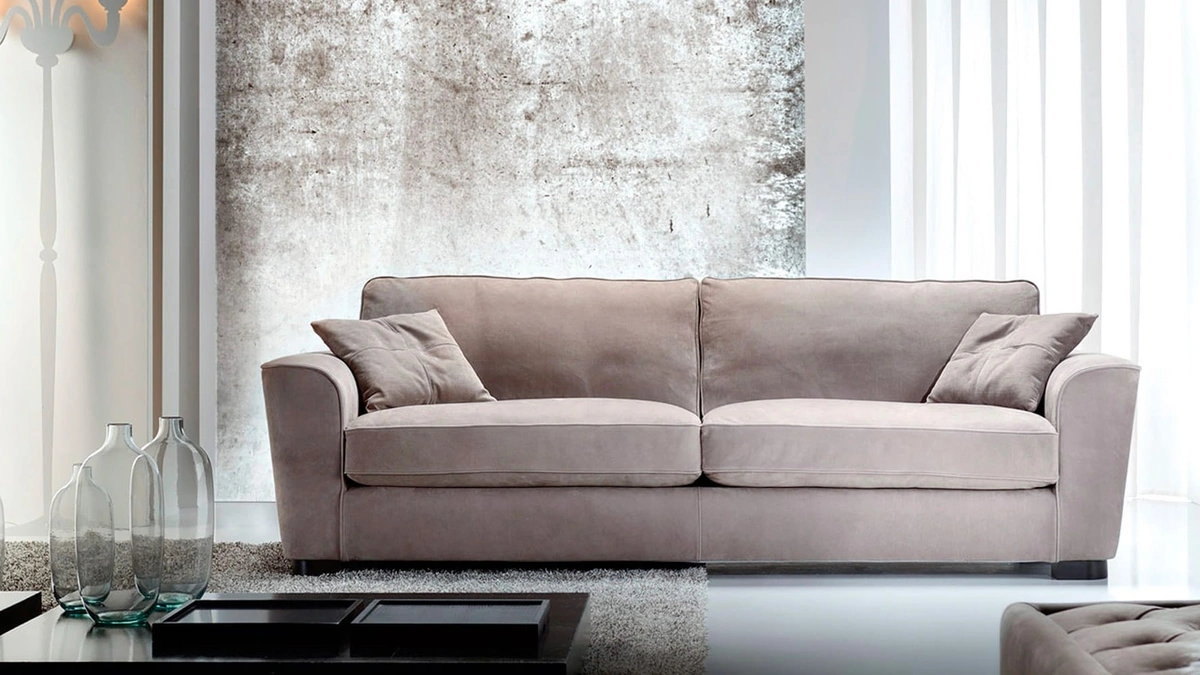 Divano lineare Bramante di Cava Divani
