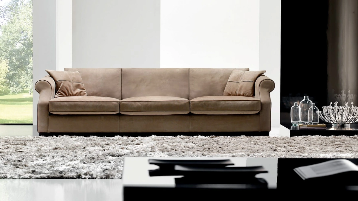 Divano lineare Alexander di Cava Divani