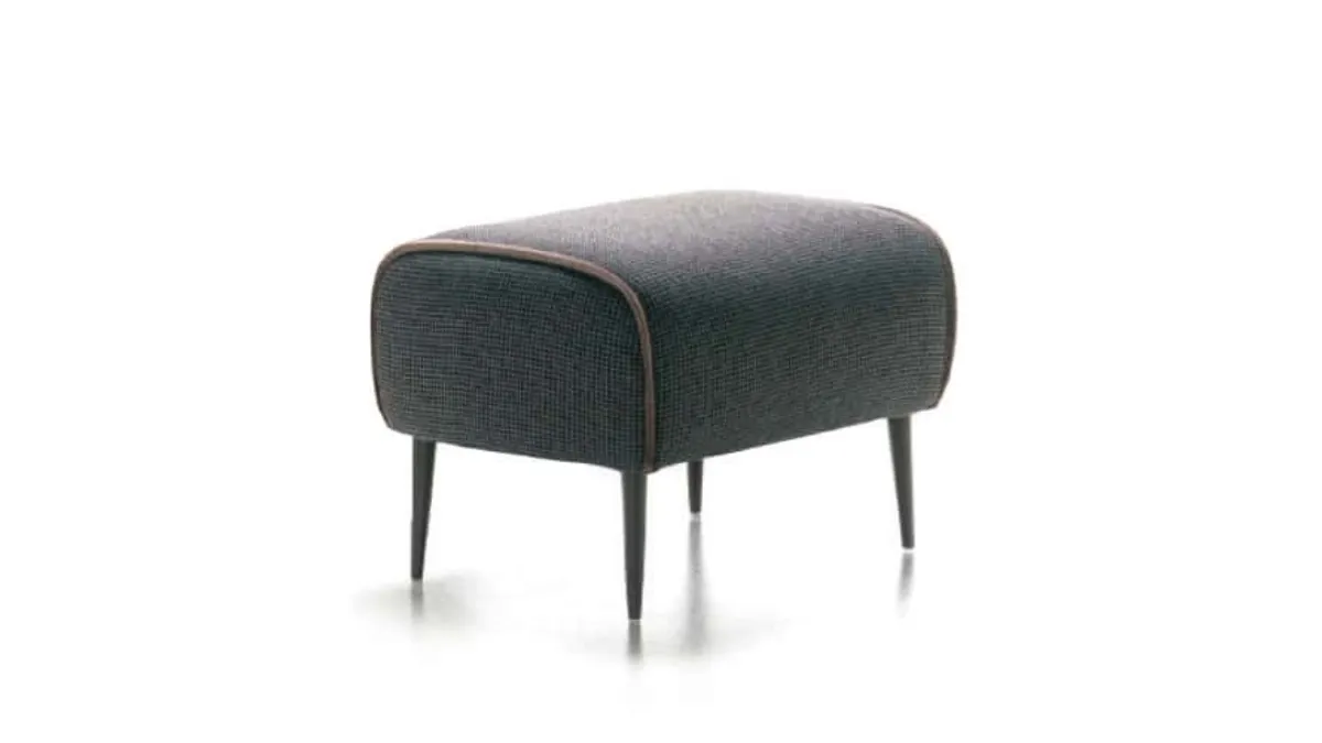 Pouf classico con piedini URBINO di Rosini