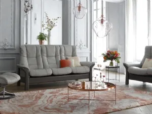 Divano lineare imbottito con schienale alto in pelle e dettagli in legno Buckingham Alto di Stressless