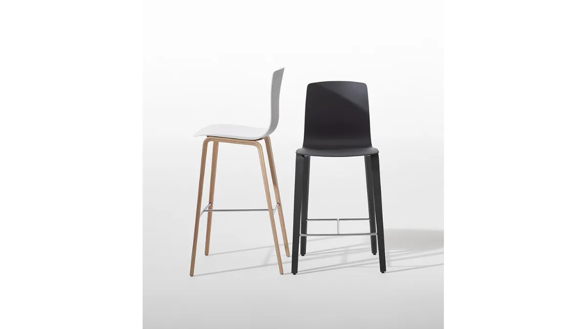 Sgabello Aava Counter Stool di Arper