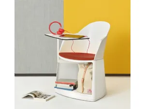Sedia Cila Go base storage con braccioli di Arper