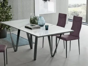 Sedia Diva in tessuto con struttura in metallo antracite di Sedit