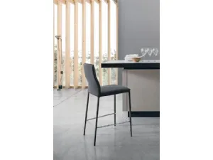 Sgabello Diva in tessuto con struttura in metallo antracite di Sedit