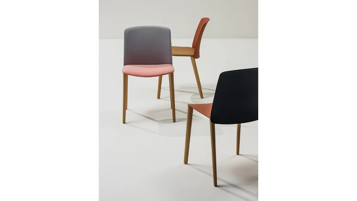 Sedia Mixu gambe in legno di Arper