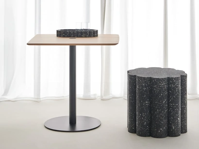 Sgabello Nuvol realizzato con materiale di riciclo di Punt Mobles