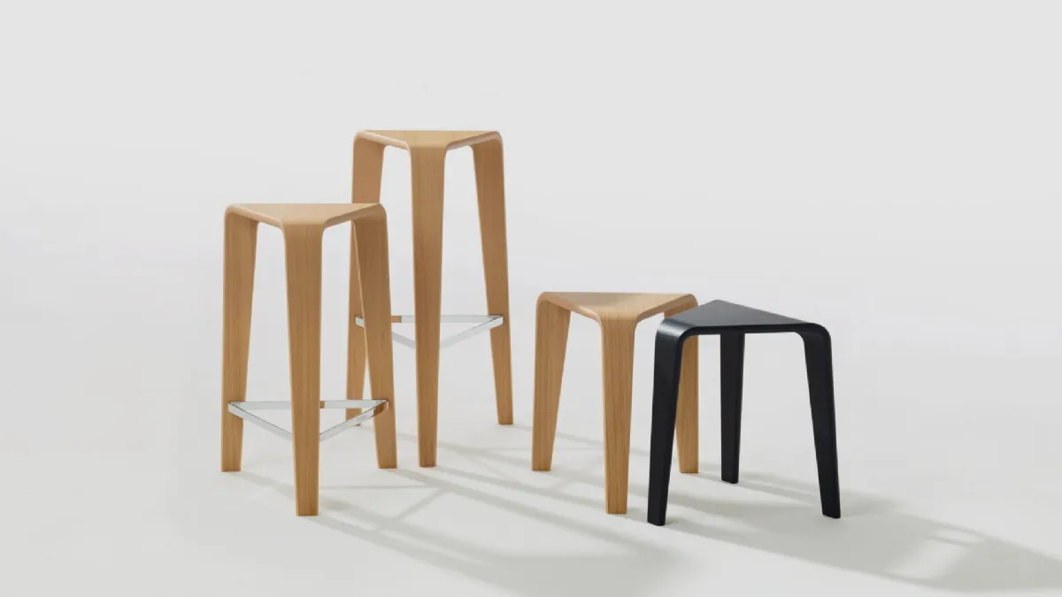 Sgabello in legno Ply Stool di Arper