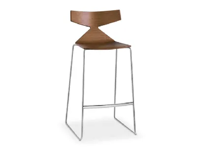 Sgabello Saya bar stool di Arper
