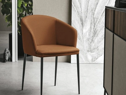 Sedia con braccioli Sofia poltroncina in pelle imbottita di Sedit